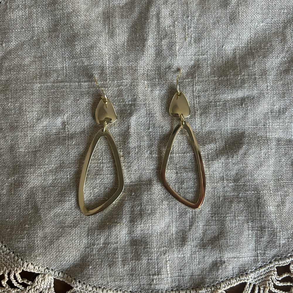 Kendra Scott Linear Earrings in Gold